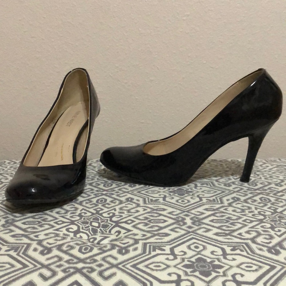 Size 9.5 Nine West Black Pumps